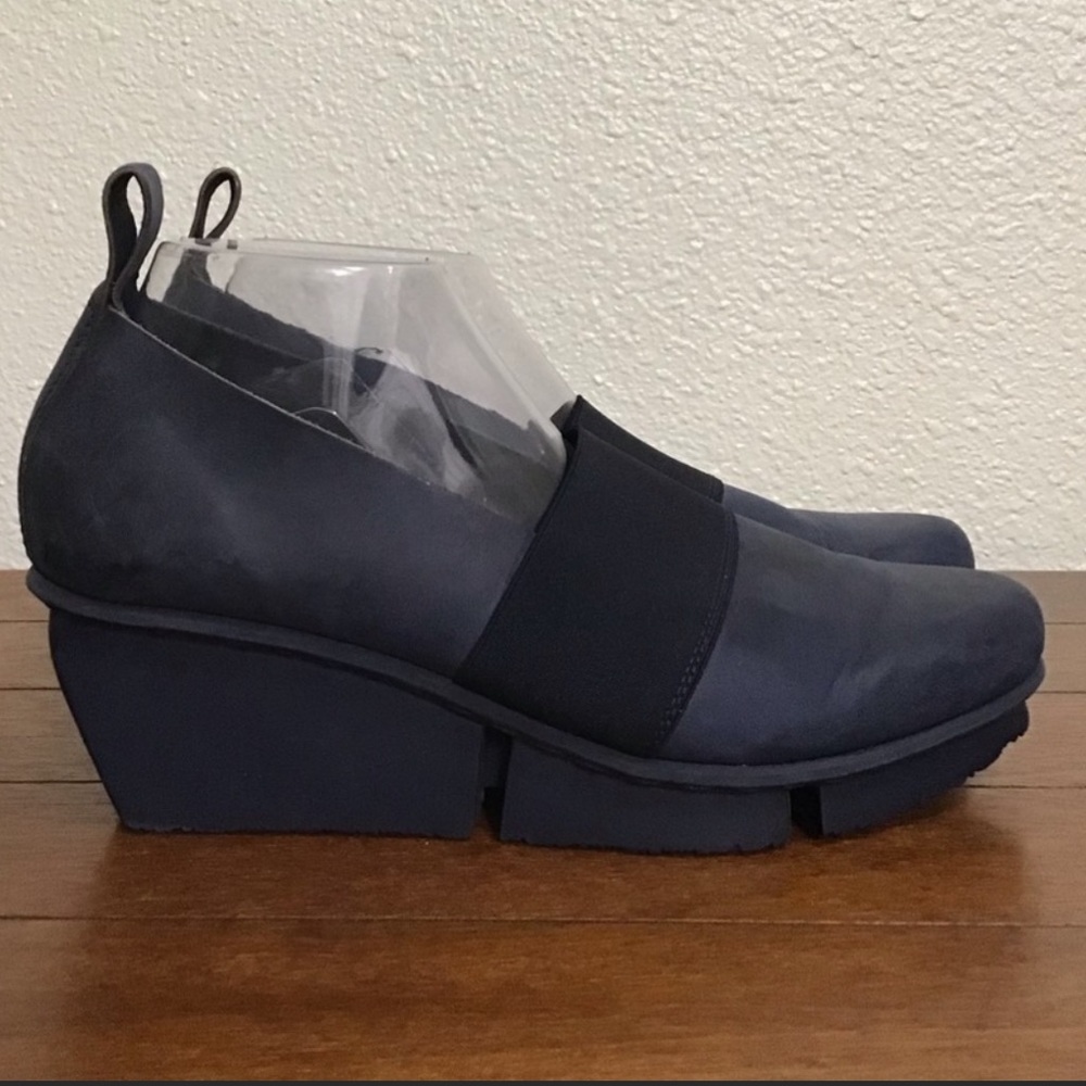 Trippen Bargee Wedge Heel Shoe in Navy Blue Sz 9
